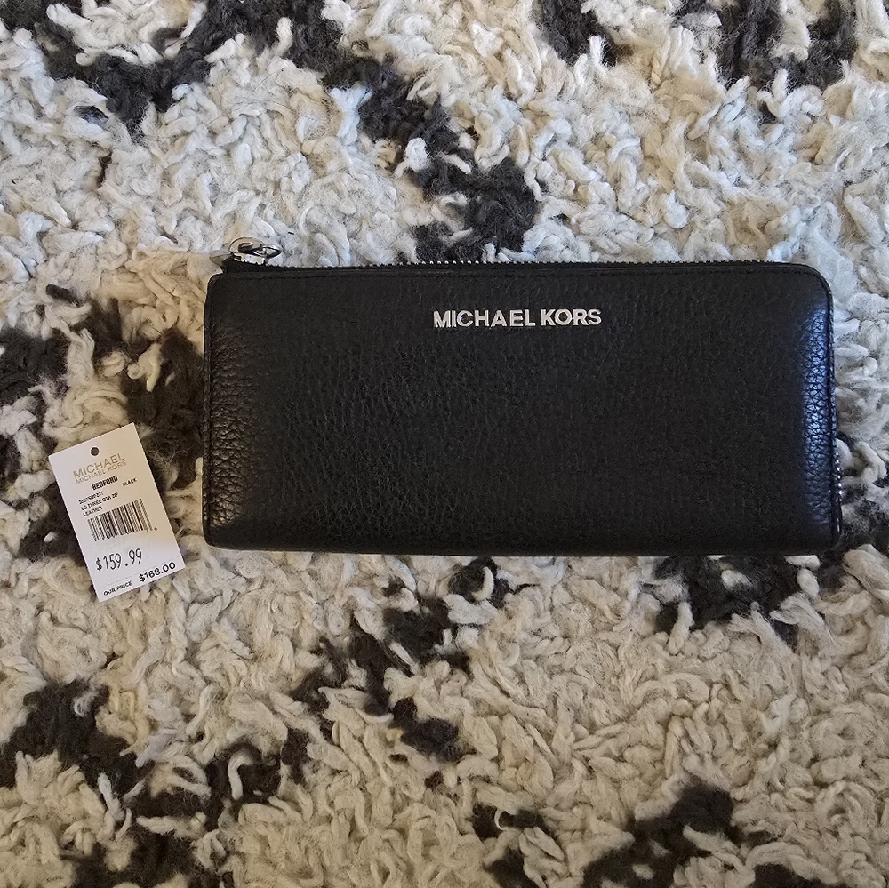 Michael Kors Large leather zip wallet